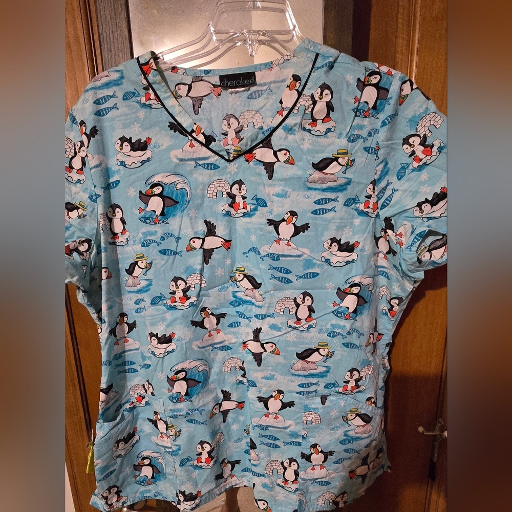 Cherokee 2XL Penquin Party scrub Top